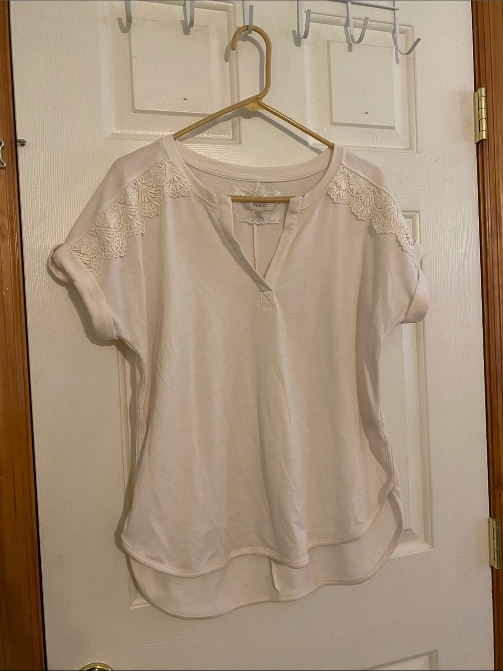 Cupio Cream Lace-Shoulder Short Sleeve Top